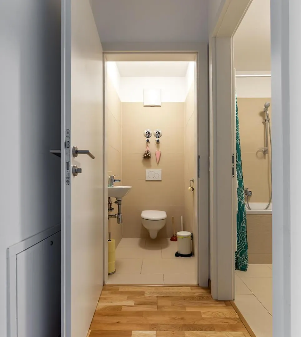 Schoenes Apartment Mit Garten Und Tiefgarage Vienna