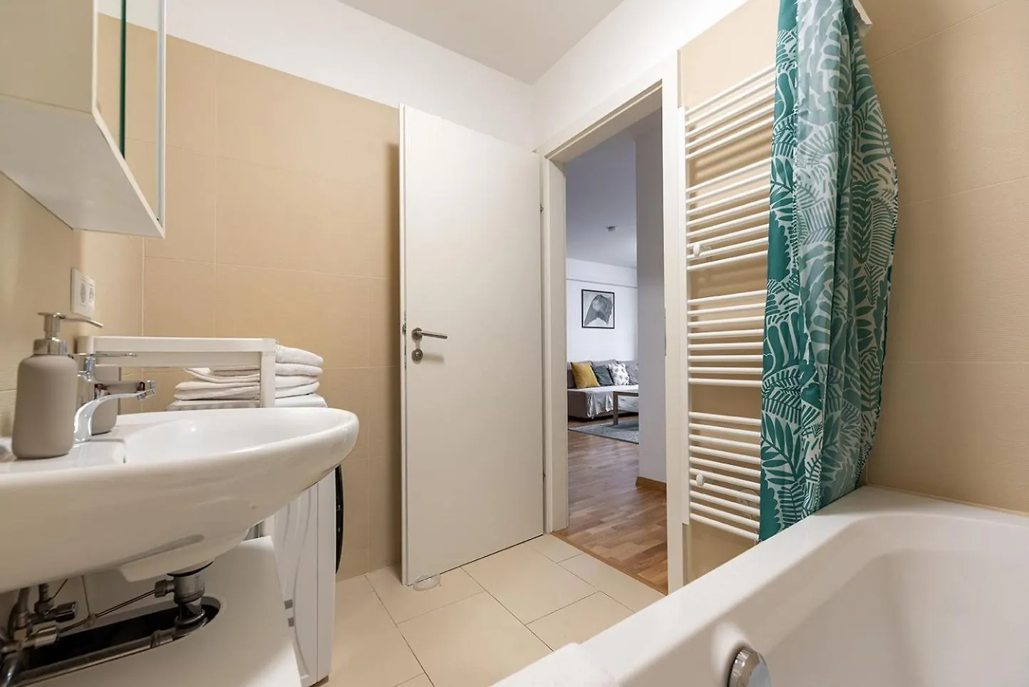 Schoenes Apartment Mit Garten Und Tiefgarage Vienna 0*,  Austria